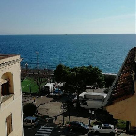 Brasca Amalfi Rosa Canina Minori Luaran gambar