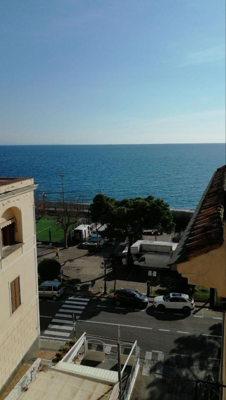 Brasca Amalfi Rosa Canina Minori Luaran gambar